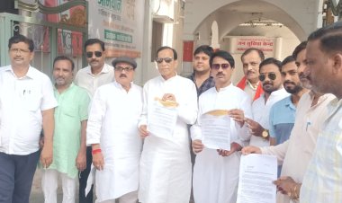 जौनपुर में ₹2,000 से अधिक के UPI भुगतान पर प्रस्तावित शुल्क को लेकर व्यापारियों की चिंता, सिटी मजिस्ट्रेट को सौंपा ज्ञापन