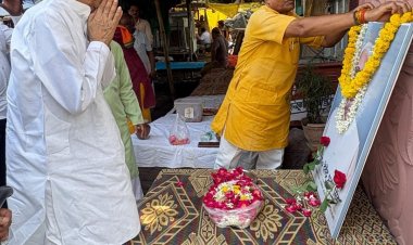 प्रो. डीपी सिंह का अस्थि कलश संगम में विसर्जित, शिक्षा जगत में योगदान को किया गया याद