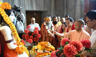 सोशल मीडिया ने सत्य-असत्य के बीच खड़ा किया ‘अर्धसत्य’: सीएम योगी
