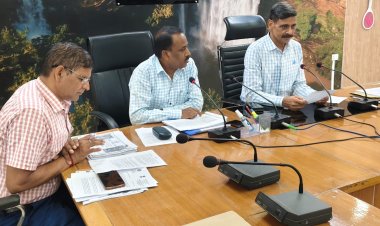 नवरात्र मेले से पहले मीरजापुर-विंध्याचल की सड़कें होंगी दुरुस्त, मंडलायुक्त ने दिए निर्देश