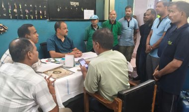 प्रयागराज मंडल में संविदा श्रमिकों के लिए आयुष्मान अभियान तेज, स्टेशनों पर शिविर लगाकर 100 से अधिक कार्ड बने