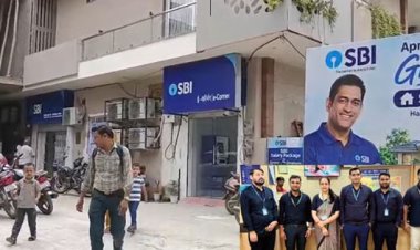 बैंक हड़ताल से पहले रविवार को खुलीं मथुरा की शाखाएं, कर्मचारियों ने काली टी-शर्ट पहनकर जताया विरोध