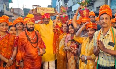 कीडगंज में गाजे-बाजे के साथ निकली भव्य कलश यात्रा, 30 सितंबर से शुरू होगी श्रीमद्भागवत कथा