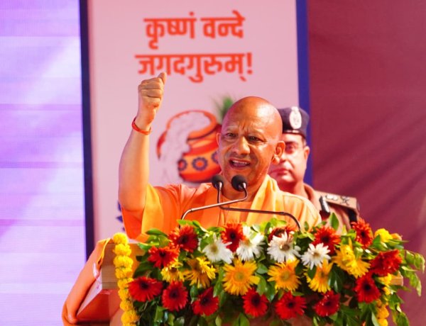 लखनऊ में जन्माष्टमी पर CM योगी का बड़ा बयान- ‘आक्रांता मंदिर तोड़ सकता है, हमारी आस्था नहीं’; बोले- अंधकार में जन्मे कृष्ण ने दिखाया प्रकाश का मार्ग