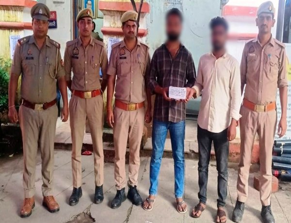 एटीएम में प्लास्टिक की पट्टी लगाकर रुपये निकालने वाले दो गिरफ्तार, तीन देशी बम बरामद