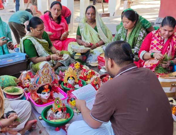वाराणसी: लक्ष्मी कुंड पर शुरू हुआ प्रसिद्ध सोरहिया मेला, महालक्ष्मी के दर्शन को उमड़ी श्रद्धालुओं की भीड़