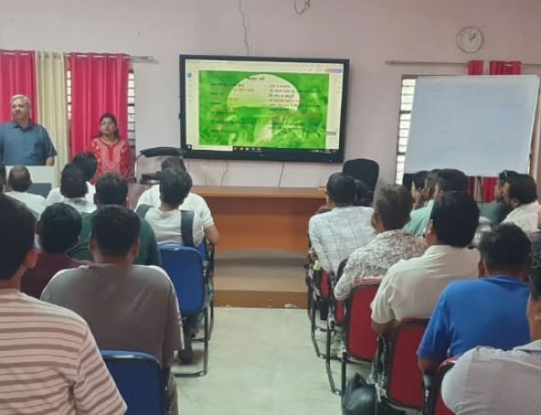 कम लागत और कम जगह में मशरूम उत्पादन से अच्छी कमाई संभव: डॉ. मुकेश श्रीवास्तव