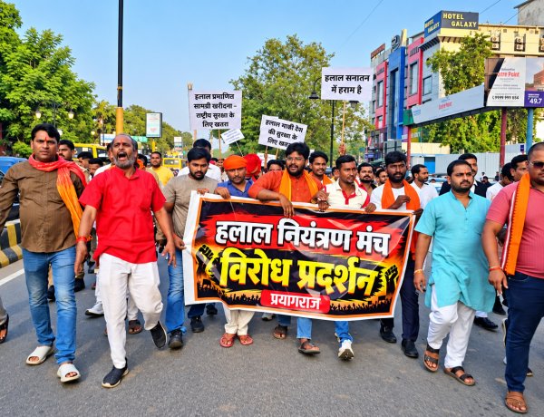 प्रयागराज में हलाल प्रमाणन को लेकर पदयात्रा, आयोजकों ने पारदर्शिता और जागरूकता की उठाई मांग