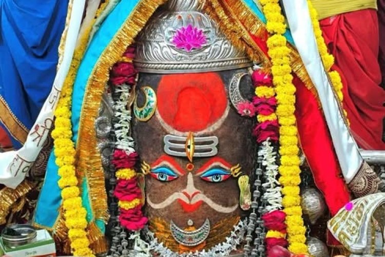 भस्म आरती में राजा स्वरूप में सजे बाबा महाकाल, भांग-ड्रायफ्रूट और आभूषणों से हुआ दिव्य श्रृंगार