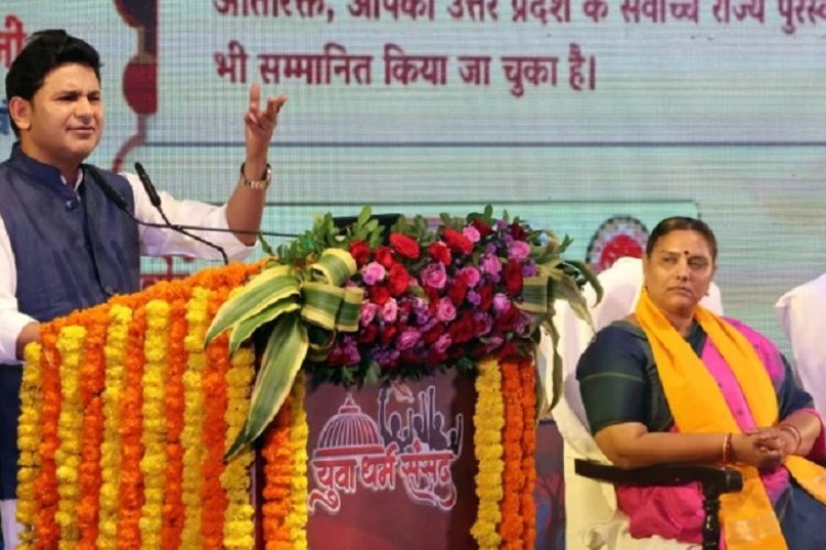 मनोज मुंतशिर बोले—“90 प्रतिशत भारत भगवा हो गया”, उज्जैन युवा धर्म संसद में युवाओं से संस्कृति से जुड़ने का आह्वान