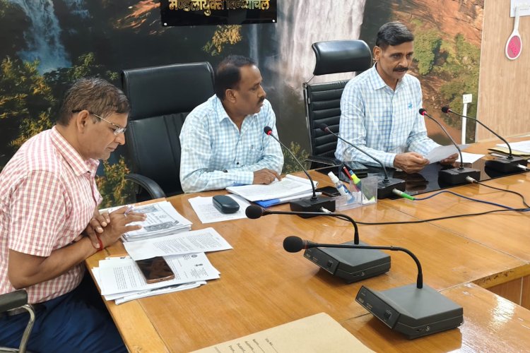नवरात्र मेले से पहले मीरजापुर-विंध्याचल की सड़कें होंगी दुरुस्त, मंडलायुक्त ने दिए निर्देश