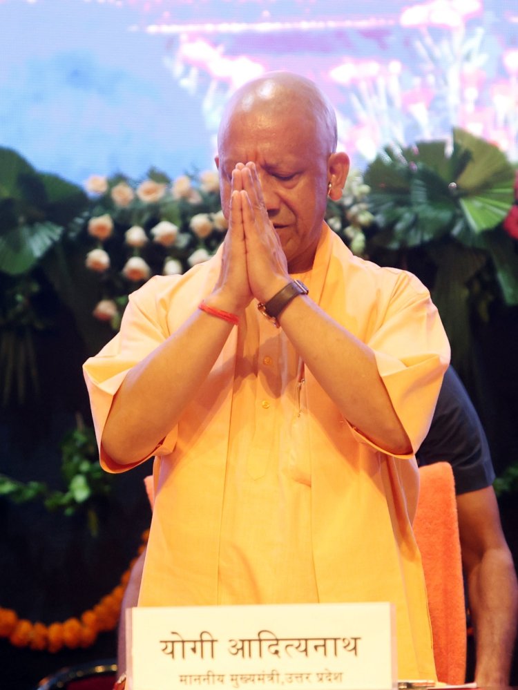 CM योगी बोले- आधुनिक शिक्षा, तकनीक और नवाचार से नई पीढ़ी का भविष्य गढ़ रहे शिक्षक