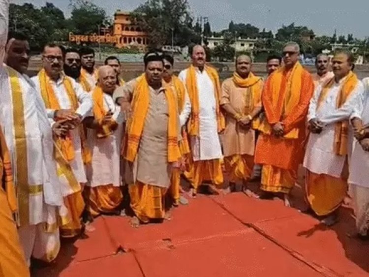 शिप्रा आरती विवाद गहराया, प्रयागराज-अयोध्या समेत देशभर के तीर्थ पुरोहित उज्जैन पहुंचे; आंदोलन की चेतावनी