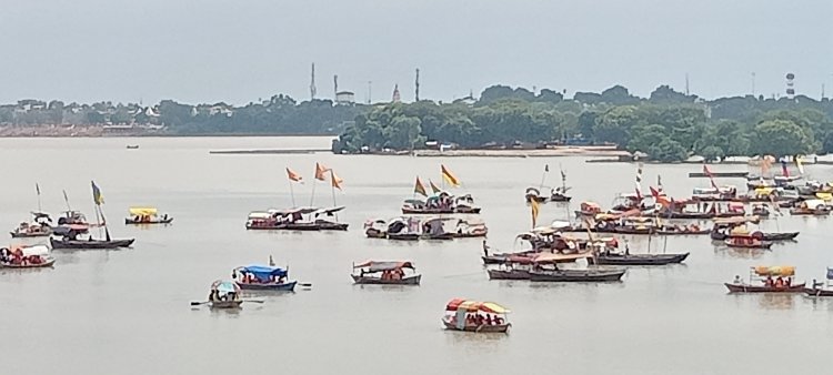 चेन स्नैचिंग के 2 वांछित आरोपी मुठभेड़ में गिरफ्तार, एक के पैर में लगी गोली; तमंचे-चेन बरामद