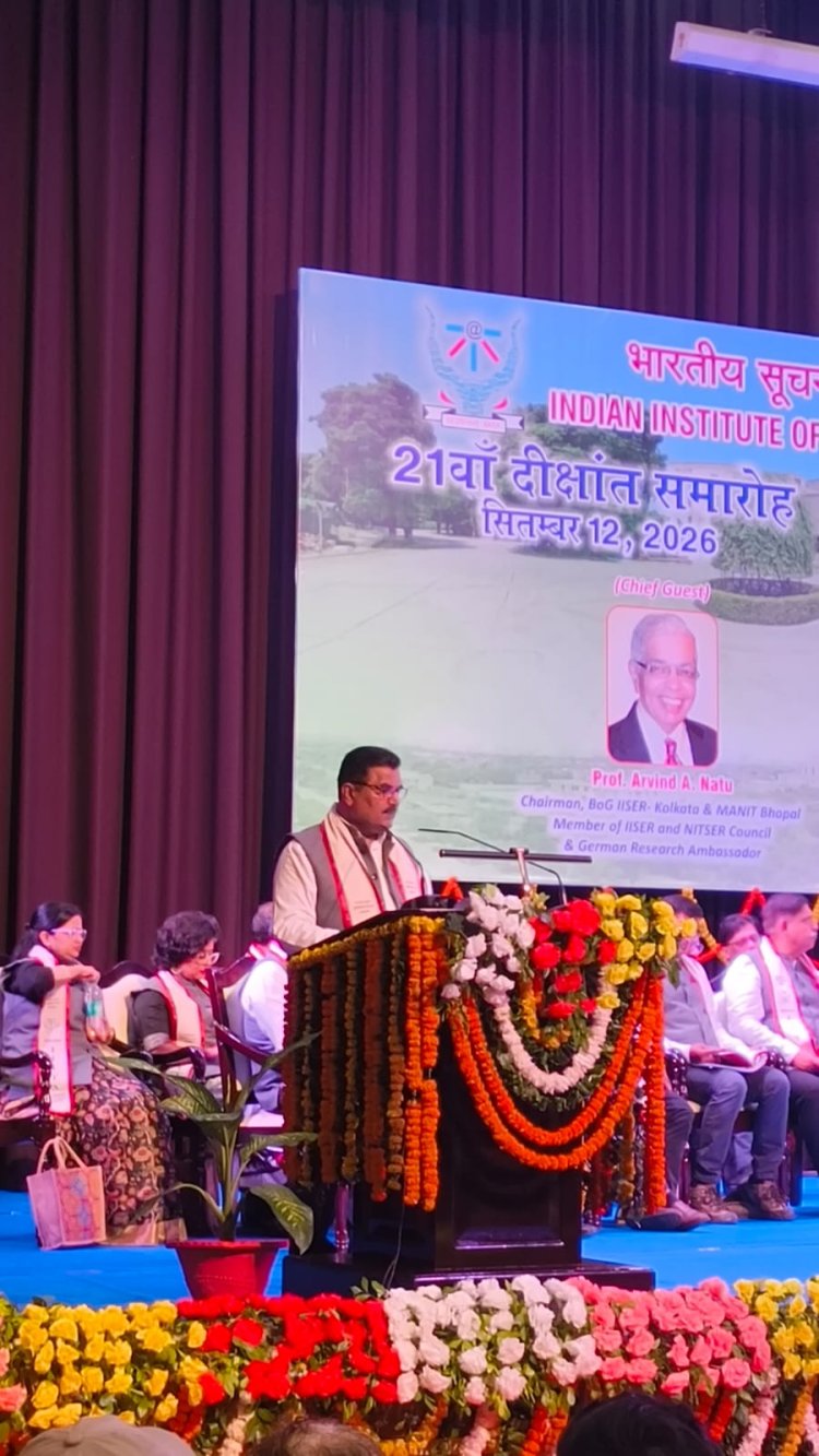 ट्रिपल आईटी इलाहाबाद का 21वां दीक्षांत समारोह, 728 विद्यार्थियों को मिलीं उपाधियां; दिव्यांश ओमर को चेयरमैन स्वर्ण पदक