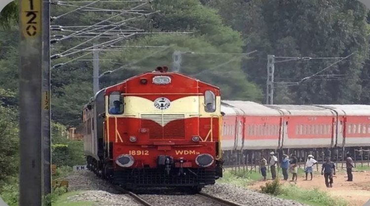 अगस्त में रेलवे की माल ढुलाई 5.4% बढ़ी, 14 Amrit Bharat ट्रेनें हुईं नियमित; प्रयागराज समेत कई रूटों को बड़ा फायदा