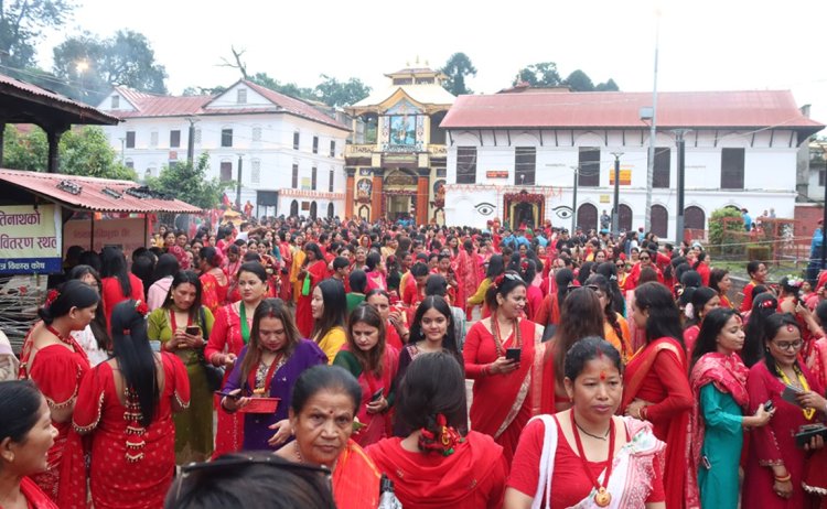 हरितालिका तीज पर पशुपतिनाथ में उमड़ी आस्था, सुबह 3 बजे खुले चारों द्वार 