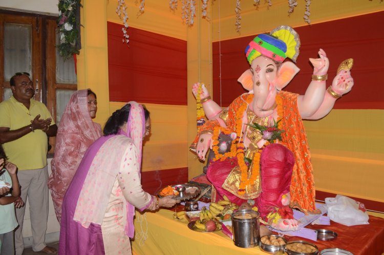 बांदा में 104वें श्री गणेश महोत्सव का भव्य आगाज, वैदिक मंत्रोच्चार के बीच स्थापित हुई गणेश प्रतिमा; 21 सितंबर तक होंगे खास कार्यक्रम