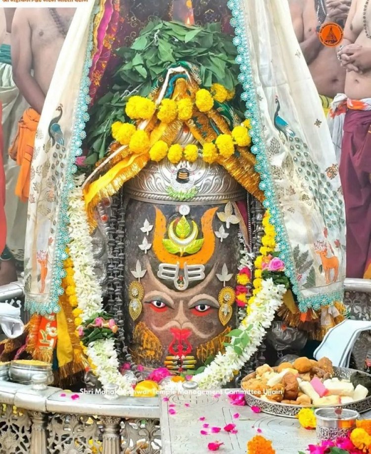 भस्म आरती में राजा स्वरूप में सजे बाबा महाकाल, रजत चंद्र-त्रिशूल और मुण्डमाल से हुआ दिव्य शृंगार
