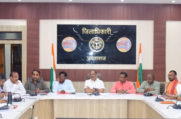 फूलपुर सांसद प्रवीण पटेल सख्त, बोले- जनप्रतिनिधियों की समस्याओं का प्राथमिकता से हो समाधान; बिजली-सड़क-पानी पर दिए बड़े निर्देश