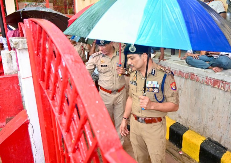 वाराणसी: आधी रात के बाद लोलार्क कुंड में स्नान के लिए उमड़े श्रद्धालु, पुलिस कमिश्नर ने परखी सुरक्षा व्यवस्था