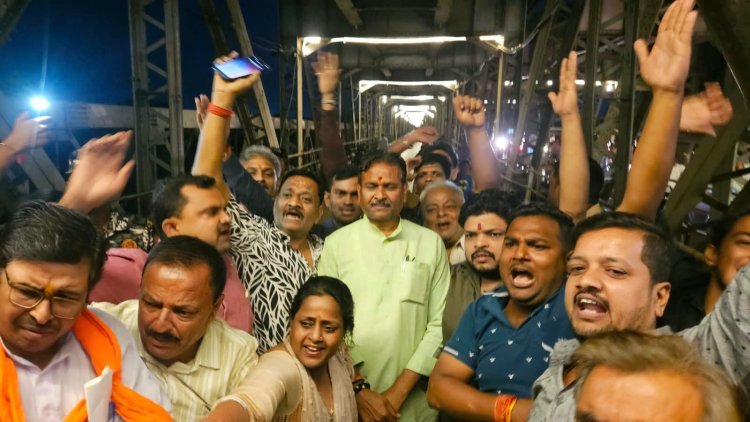 नैनी पुराने पुल पर बढ़ी रोशनी, रात में और निखरेगा सौंदर्य: गणेश केसरवानी