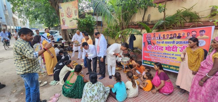 प्रधानमंत्री नरेन्द्र मोदी के जन्मदिवस पर सेवा संकल्प अभियान के तहत जरूरतमंदों के बीच सहभोज आयोजित