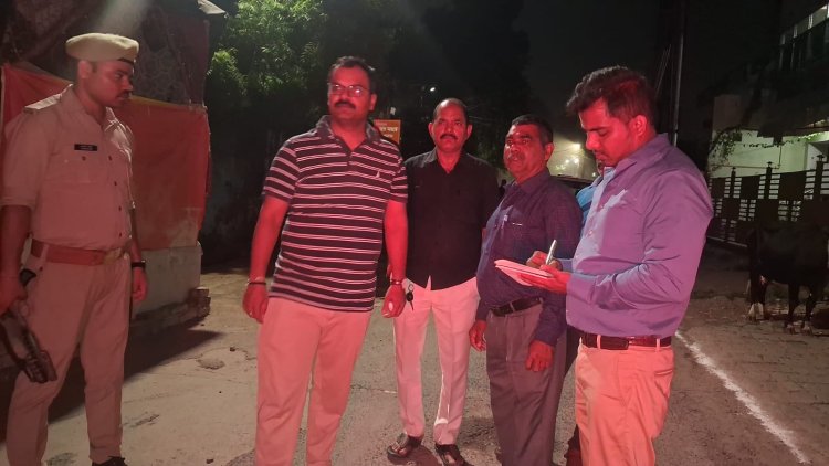 कानपुर : निगम आयुक्त ने देर रात देखी सड़कों के निर्माण की गुणवत्ता, बोले—24 घंटे में हटाएं मलबा