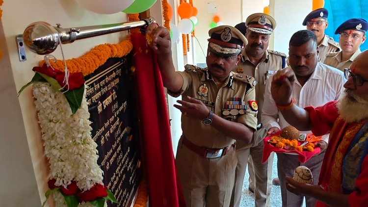जौनपुर GRP थाने में नई पुलिस बैरक का उद्घाटन, DG रेलवे प्रकाश डी. ने किया शुभारंभ