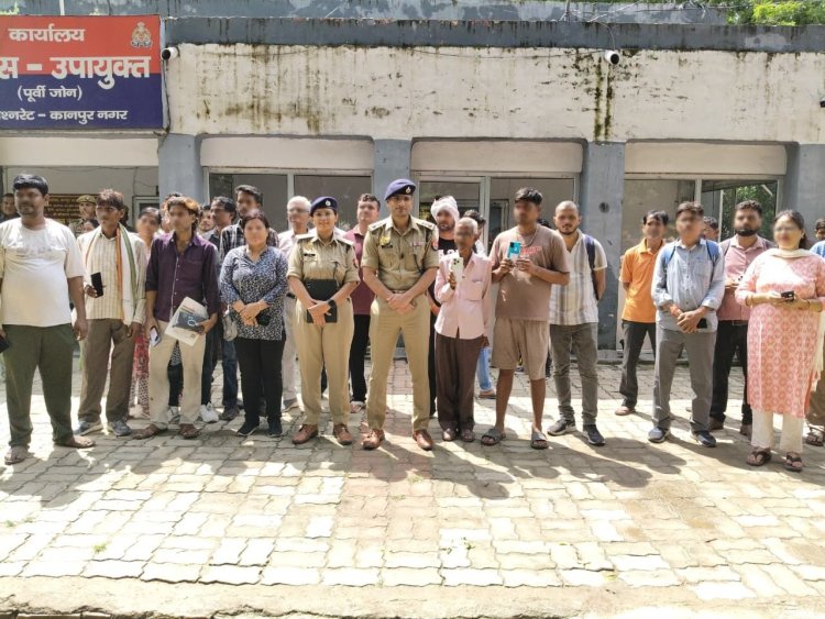 कानपुर पुलिस ने बरामद किए 121 गुम मोबाइल, मालिकों को लौटाकर दी बड़ी राहत
