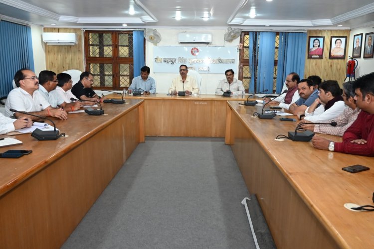 पूर्वांचल विश्वविद्यालय में पढ़ाई और रोजगार पर फोकस, 30 सितंबर तक नए पाठ्यक्रमों के प्रस्ताव मांगे