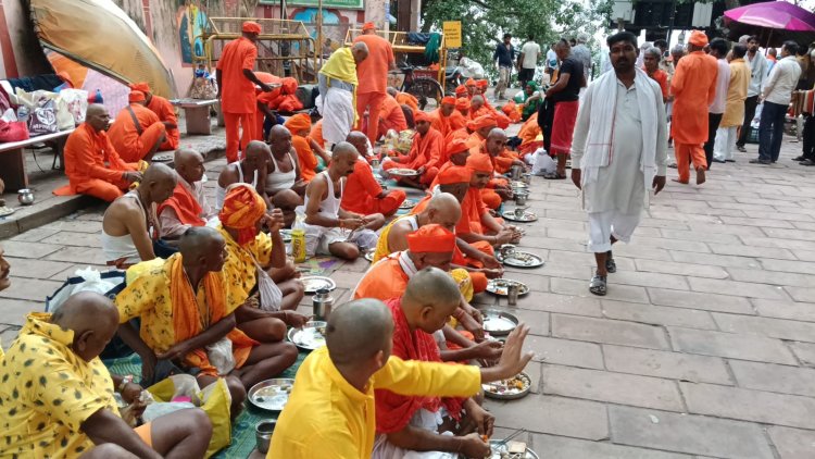 काशी में पितृपक्ष का आगाज, प्रतिपदा श्राद्ध पर गंगा घाटों और पिशाचमोचन कुंड में उमड़ी श्रद्धालुओं की भीड़