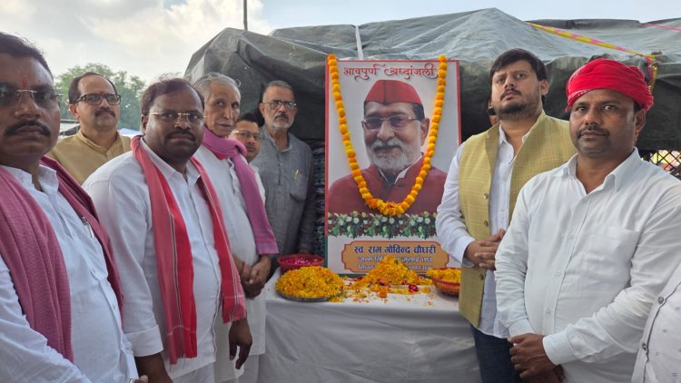 प्रयागराज संगम में पूर्व मंत्री रामगोविंद चौधरी की अस्थियां विसर्जित, सपा नेताओं ने दी श्रद्धांजलि