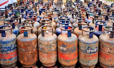 त्योहारी सीजन से पहले कमर्शियल LPG सिलेंडर महंगा, दिल्ली में ₹62.50 की बढ़ोतरी; घरेलू गैस के दाम स्थिर