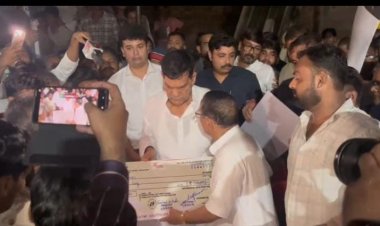 मऊ हादसे के पीड़ित परिवारों को मंत्री अरविंद शर्मा ने दी ₹1-1 लाख की मदद, हाईटेंशन लाइन पर लगेगी गार्डिंग