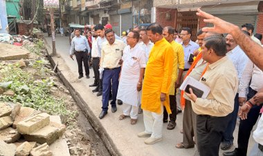 प्रयागराज में दशहरा से पहले सड़कों और सुविधाओं को दुरुस्त करने की तैयारी, महापौर ने अधिकारियों को दिए सख्त निर्देश