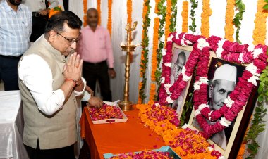 लखनऊ सूचना विभाग में गांधी-शास्त्री जयंती पर दी गई श्रद्धांजलि, अरविन्द कुमार मिश्र ने आदर्शों पर चलने का किया आह्वान