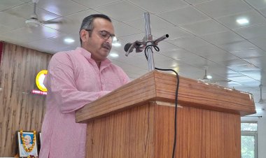मुक्त विश्वविद्यालय में गांधी जयंती पर गूंजे रामधुन के स्वर, वृक्षारोपण और स्वच्छता अभियान से दिया संदेश