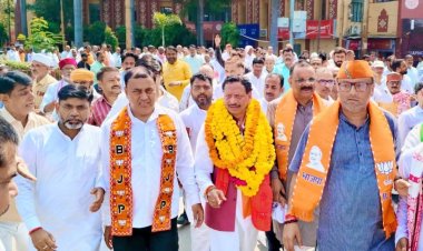 शिक्षक MLC चुनाव में भाजपा प्रत्याशी डॉ. प्रमोद कुमार मिश्र ने भरा पर्चा, तीन सेटों में दाखिल किया नामांकन