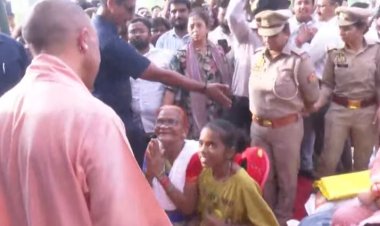 लखनऊ में बाढ़ का CM योगी ने लिया जायजा, फैजुल्लागंज से नैमिषारण्य तक तटबंध बनाने की तैयारी