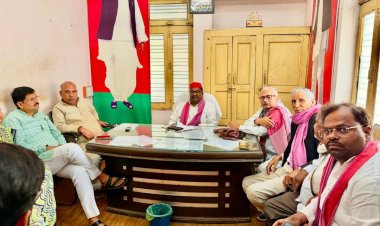 अखिलेश यादव की हिरासत पर सपा का विरोध, दान बहादुर मधुर बोले- ‘लोकतांत्रिक अधिकारों का हनन’