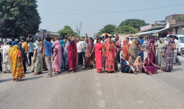 मीरजापुर में कार की टक्कर से किराना दुकानदार की मौत, मुआवजे की मांग पर सड़क जाम