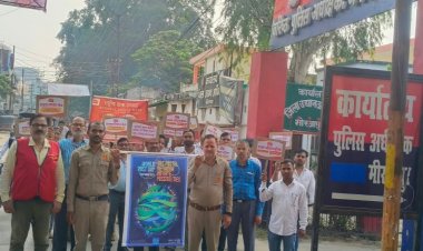 विश्व डाक दिवस पर मीरजापुर में निकली जागरूकता रैली, डाककर्मियों ने लोगों को बताईं सेवाएं