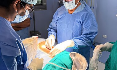 प्रयागराज SRN अस्पताल में जटिल सर्जरी, IVC से चिपका एड्रिनल ट्यूमर निकालकर शिरा की मरम्मत की