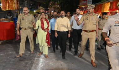 कानपुर: नवरात्र में देवी मंदिरों की व्यवस्थाओं का डीएम ने लिया जायजा, श्रद्धालुओं की सुविधा पर जोर
