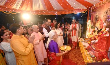 राज्यपाल आनंदीबेन पटेल ने जन भवन में नवरात्रि गरबा महोत्सव में मां दुर्गा की पूजा-अर्चना एवं आरती की
