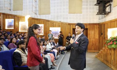 पूर्वोत्तर की समृद्ध सांस्कृतिक विरासत में विद्यार्थियों की भागीदारी महत्वपूर्ण: सिंधिया