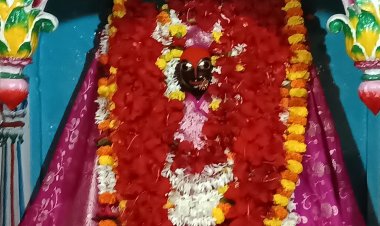 वाराणसी: महानवमी पर मां सिद्धिदात्री के दरबार में उमड़ा आस्था का सैलाब, भोर से लगी श्रद्धालुओं की कतार