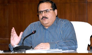 यूपी में मतदाता सूची पुनरीक्षण से जुड़े अधिकारियों के तबादलों पर 4 जनवरी तक रोक, पीलीभीत मामले में कार्रवाई