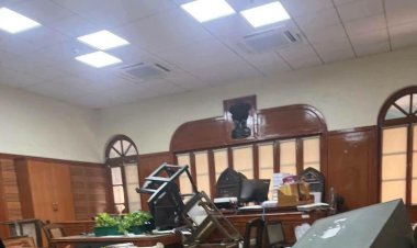 इलाहाबाद हाईकोर्ट में वकीलों का हंगामा, कोर्ट रूम में फेंकी कुर्सियां; बहिष्कार से न्यायिक कामकाज प्रभावित